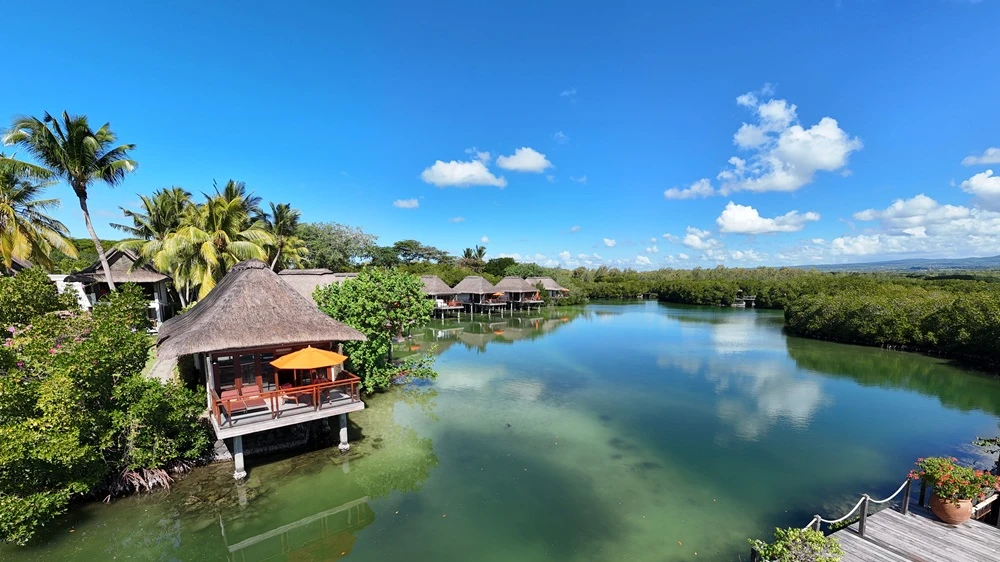 constance-le-prince-maurice-overwater-junior-suite-lagoon-view.webp
