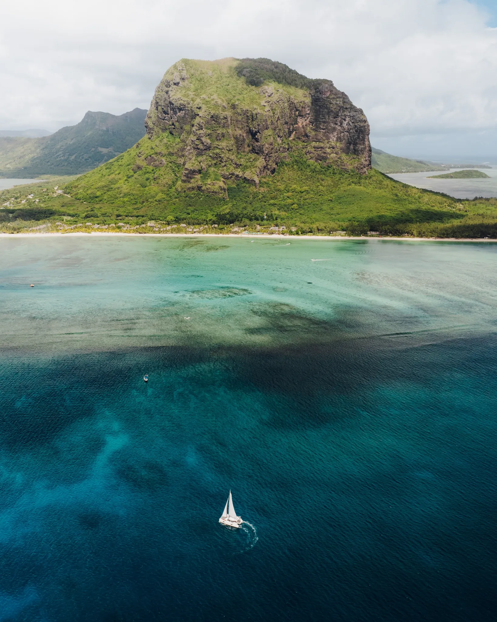 cruise-in-mauritius-on-catamaran.webp