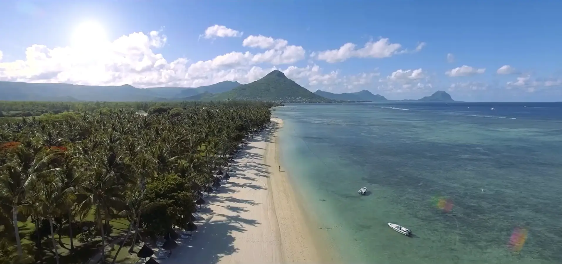 flic-en-flac-beach-in-mauritius.webp