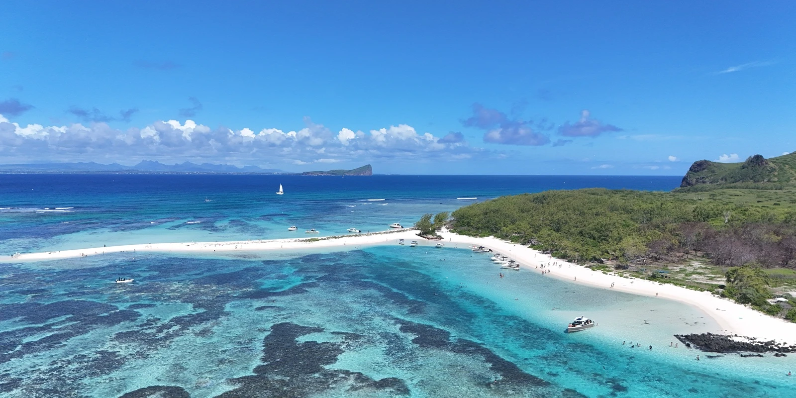 ilot-gabriel-mauritius-best-beach-.webp