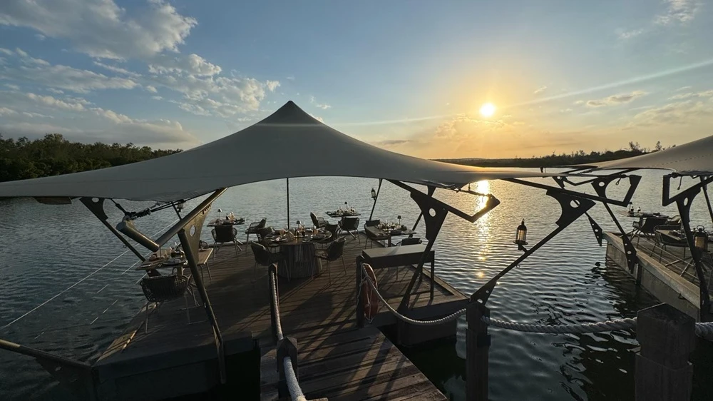 le-barachois-overwater-restaurant-on-the-east-coast-of-mauritius.webp