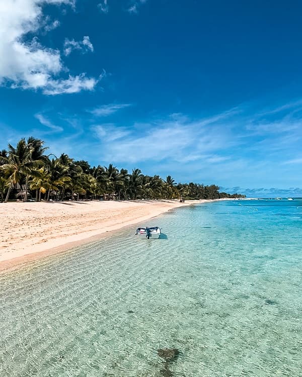 le-morne-beach-early-morning.jpg