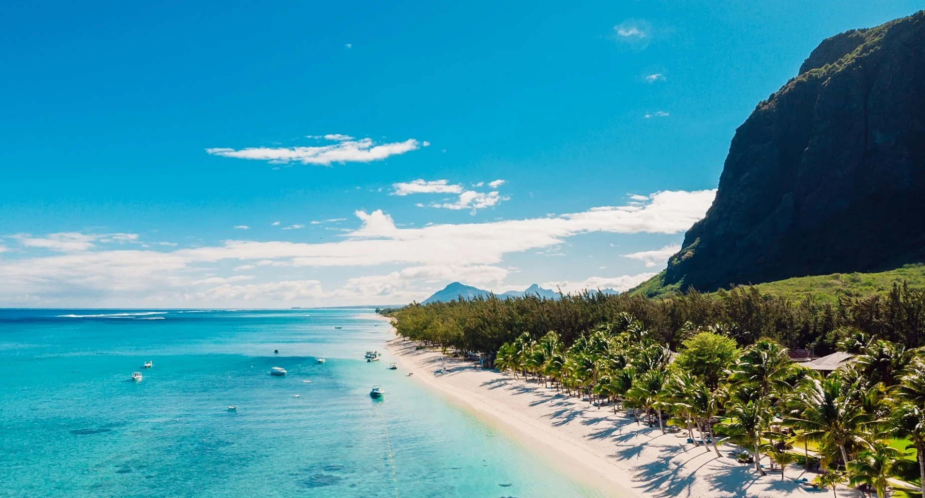 le-morne-white-beach-mauritius-.webp