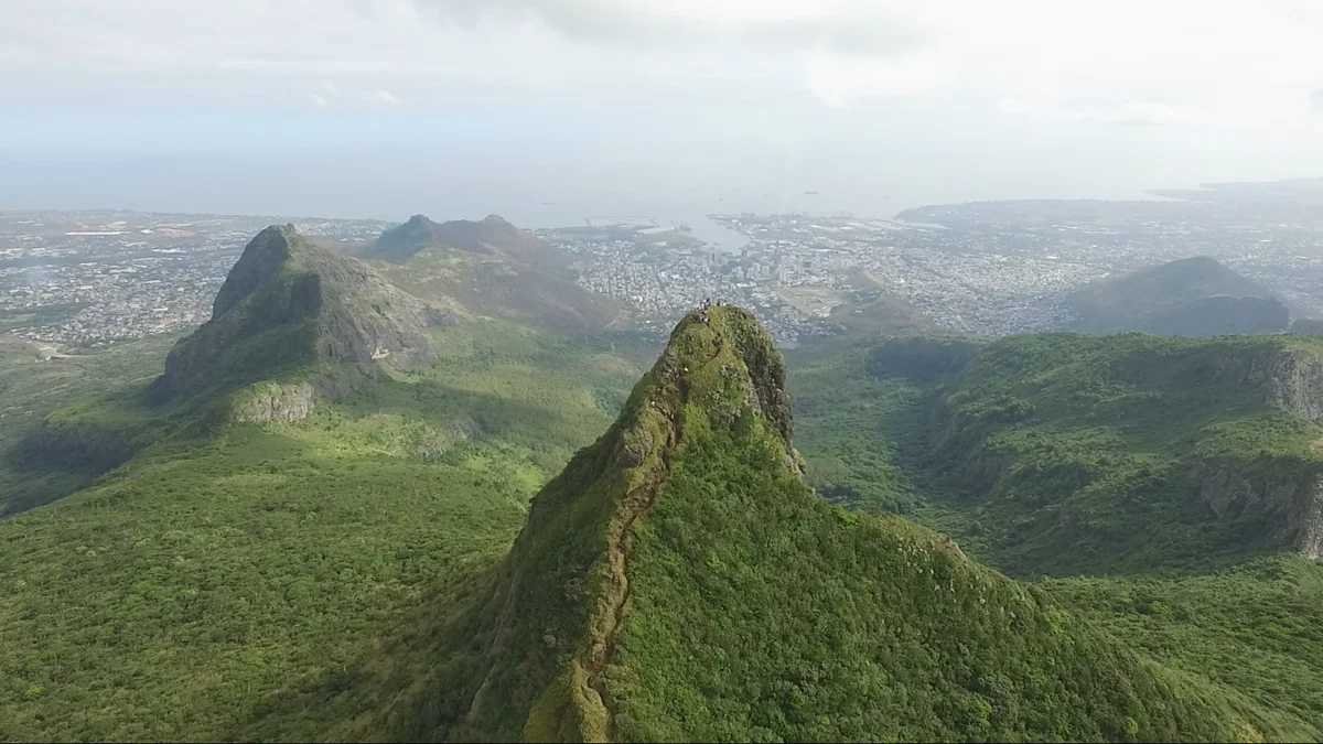 le-pouce-hike-in-mauritius-to-do.webp