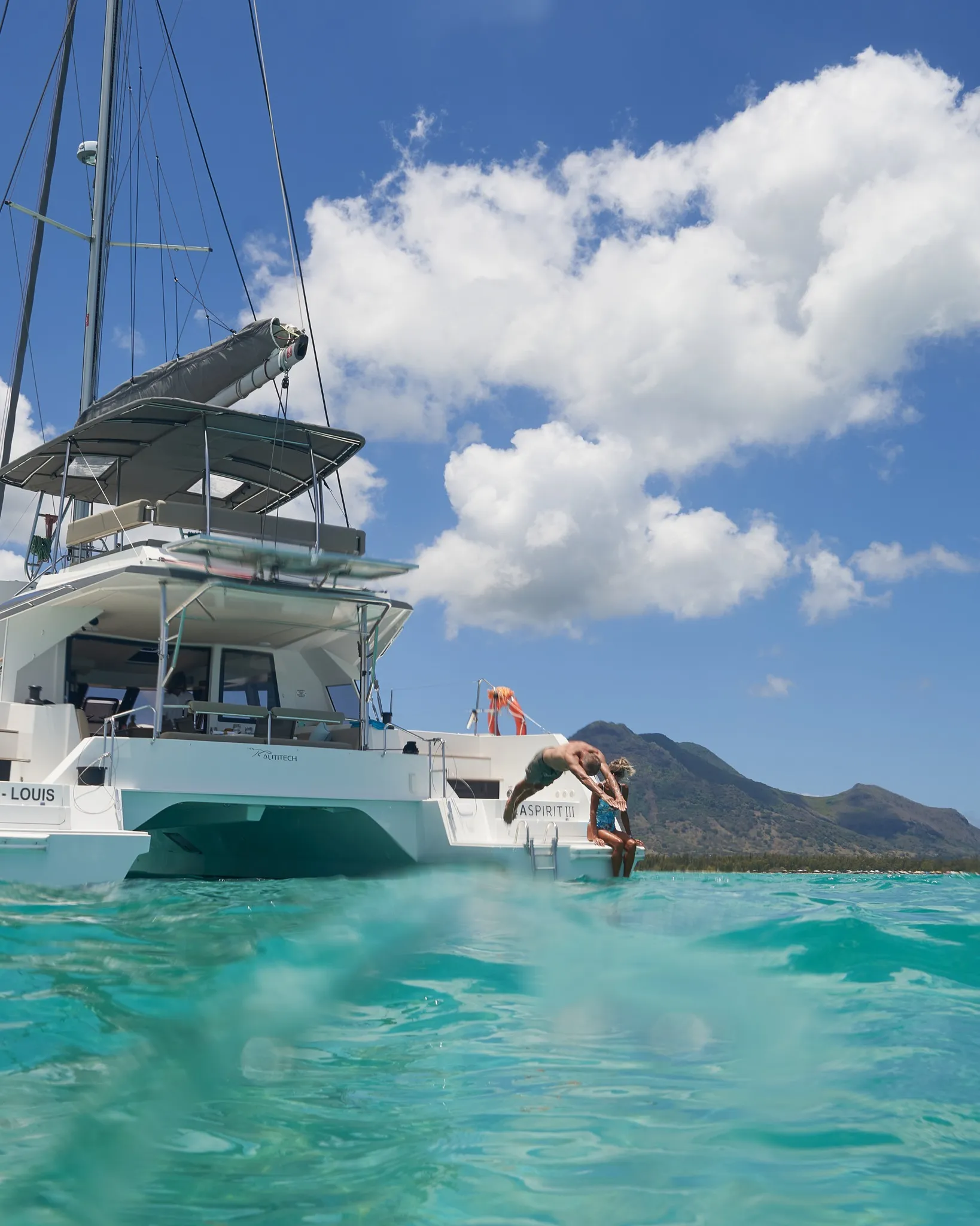 live-in-mauritius-on-board-a-catamaran.webp
