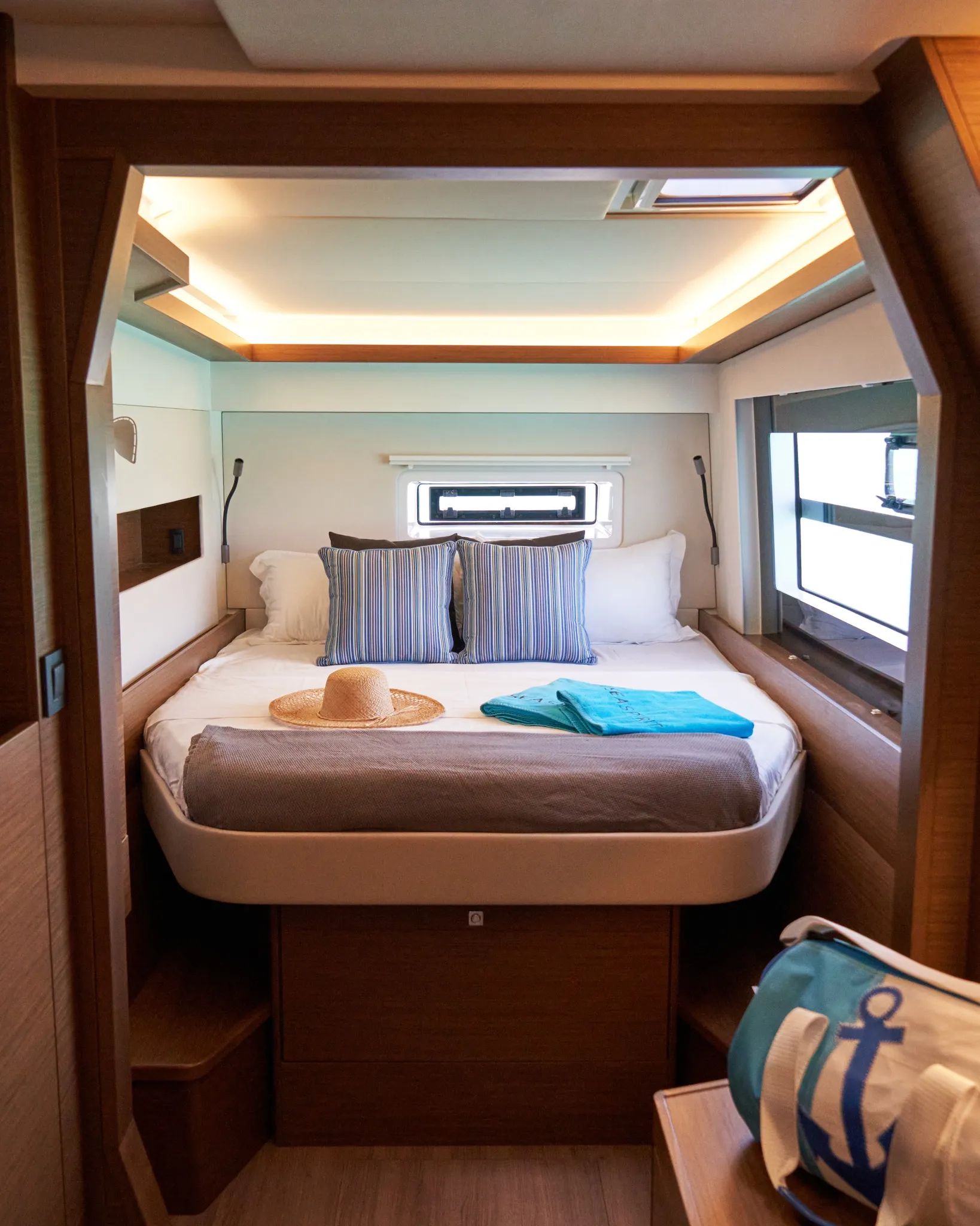 live-on-board-a-catamaran-in-mauritius.webp