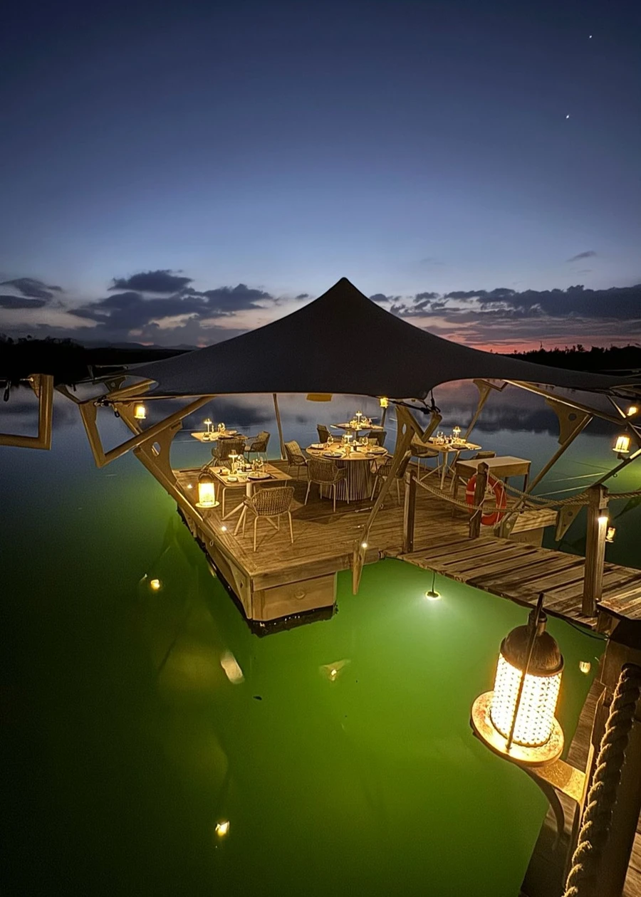 luxury-dining-at-le-barachois-mauritius.webp