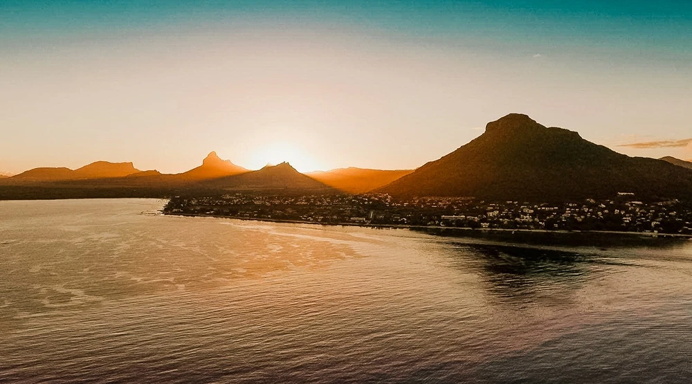 mountains-coast-line-of-mauritius.webp