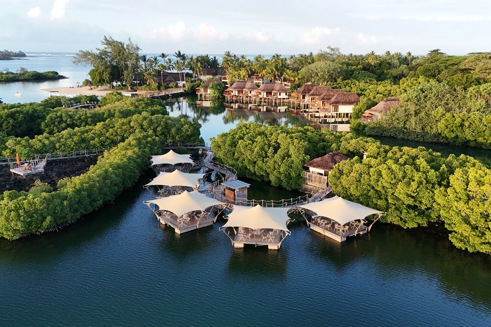 romantic-dinner-at-le-barachois-floating-restaurant-mauritius.webp