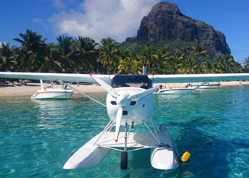 seaplane-lagoon-flight-le-morne-underwater-waterfall-by-plane.webp