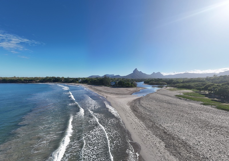 tamarin-surf-spot-mauritius.jpg