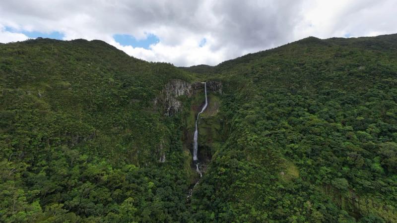 500-feet-waterfall-hike-in-mauritius-.webp