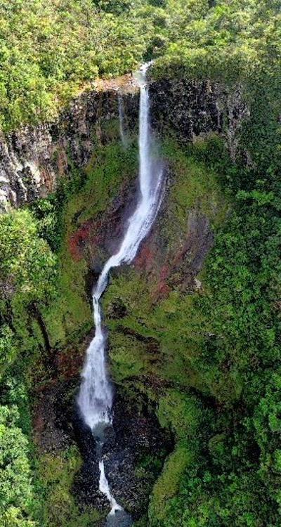 500 Feet Waterfall (Cascade 500 Pieds) Beach photo 2