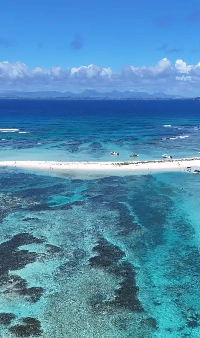 Catamaran Cruise Private to  Ilot Gabriel Northern Islands Beach photo 3
