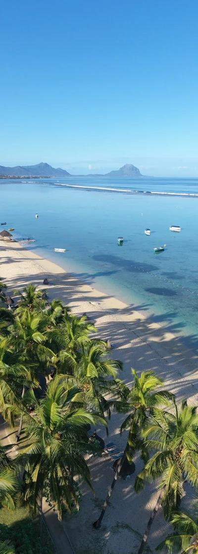 Flic en Flac Beach photo 6