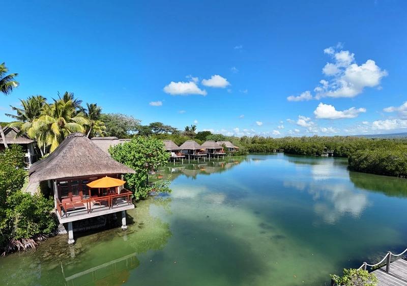 constance-le-prince-maurice-overwater-junior-suite-lagoon-view.webp