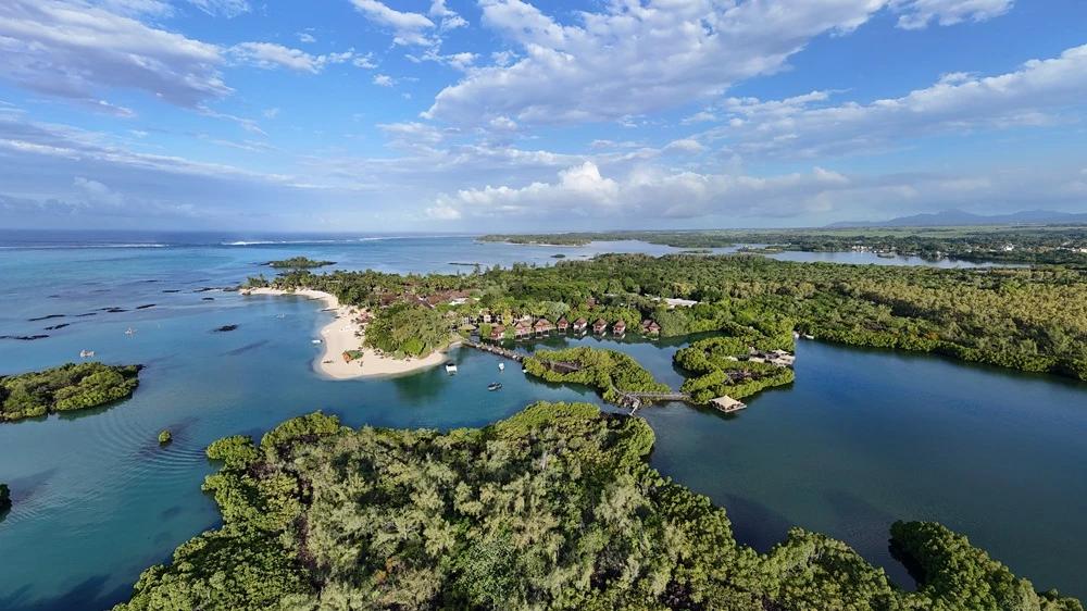 constance-prince-maurice-mauritius-water-villas--perfect-for-honeymooners-looking-for-privacy--elegance-and-breathtaking-lagoon-views..webp