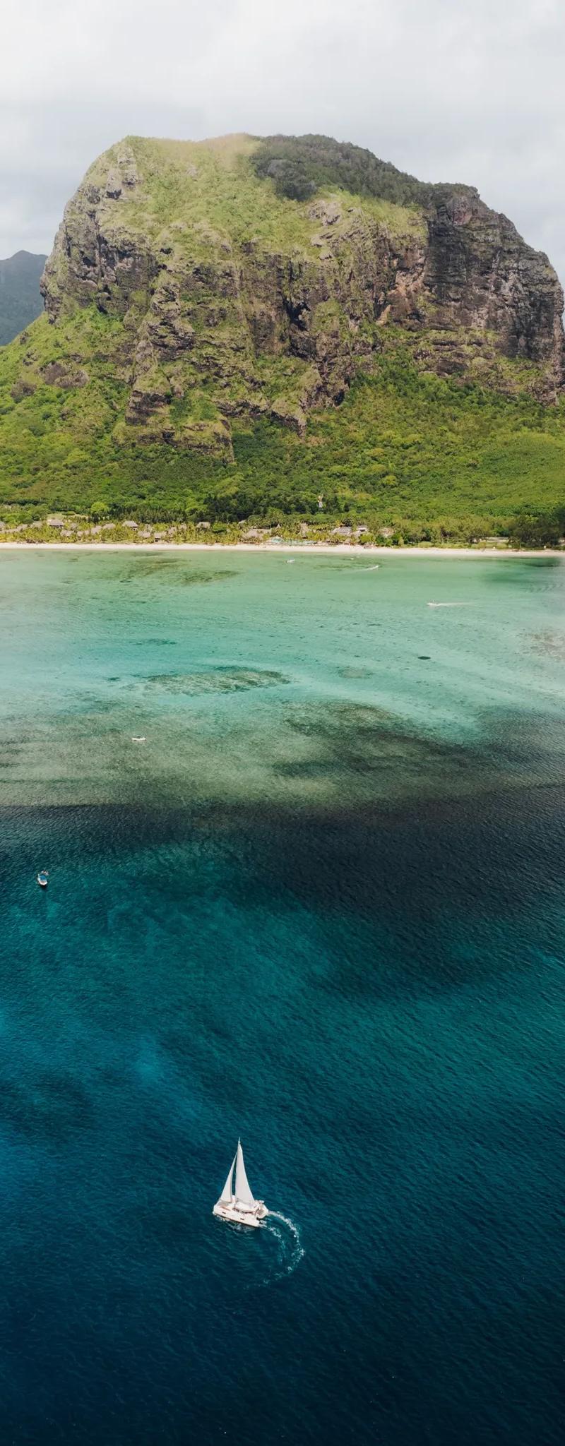 cruise-in-mauritius-on-catamaran.webp