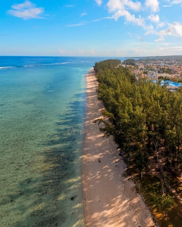 Flic en Flac Beach photo 4