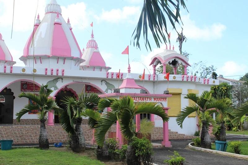 Grand Baie Mandir - Tamil Surya Oudaya Sangam Temple Beach photo 4