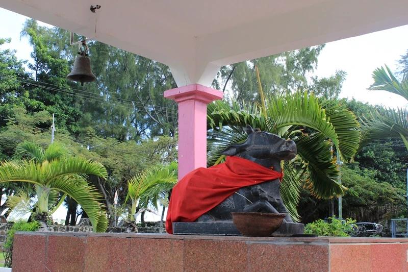Grand Baie Mandir - Tamil Surya Oudaya Sangam Temple Beach photo 2