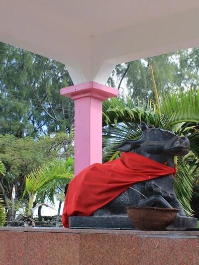 Grand Baie Mandir - Tamil Surya Oudaya Sangam Temple Beach photo 2