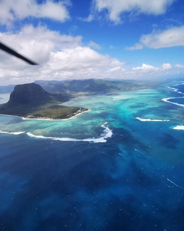 underwater-waterfall