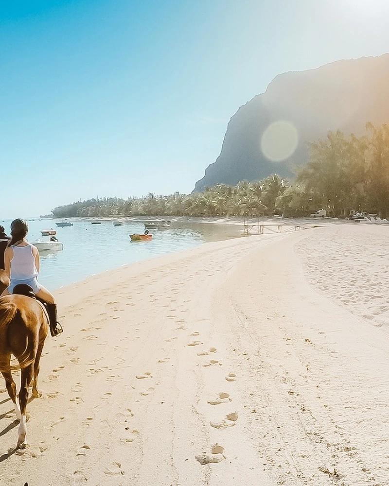 horse-riding-le-morne