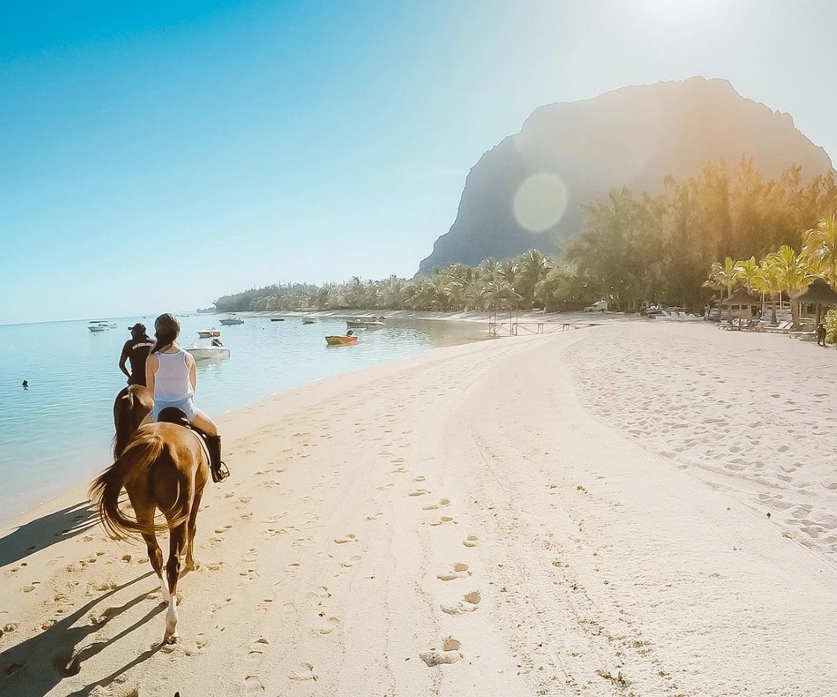 horse-riding-le-morne