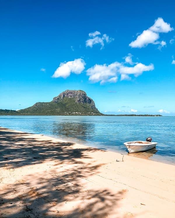 Ile aux Benitiers Beach in Mauritius