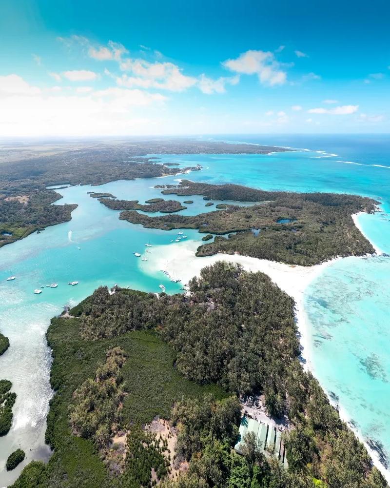 ile-aux-cerfs-.webp