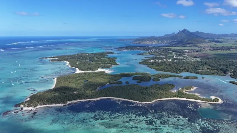 ile-aux-cerfs-and-ilot-mangenie-in-full-view-in-mauritius.webp