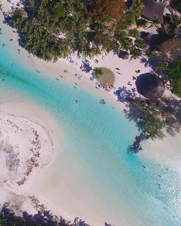 Ile aux Cerfs Beach photo 2