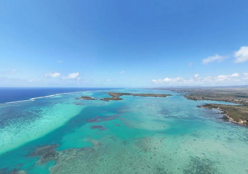 ile-d-ambre-from-above-and-grand-gaube.webp