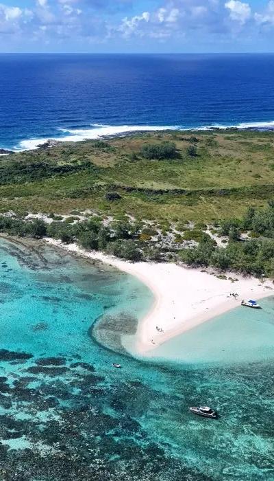 Catamaran Cruise to the Northern Islands from Bain Boeuf - Luxury Full-Day Shared Beach photo 2