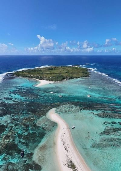 A Day to Îlot Gabriel & Île Plate: The Ultimate Northern Islands Catamaran and Speedboat Trip Guide
