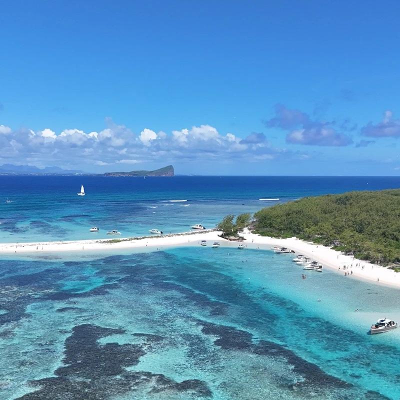 ilot-gabriel-mauritius-best-beach-.webp