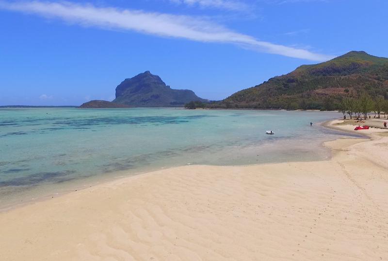 la-prairie-beach-in-mauritius.jpg