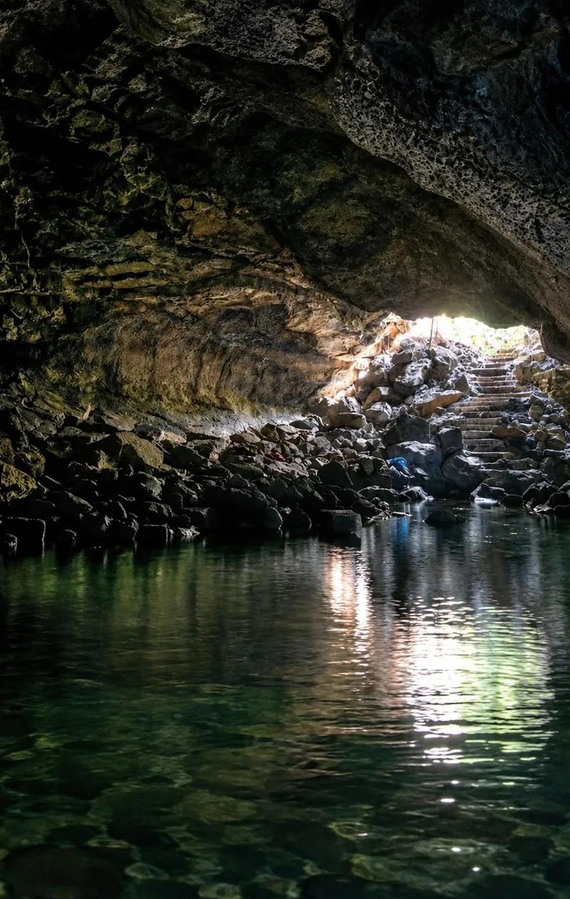 Roches Noires Lava Tubes