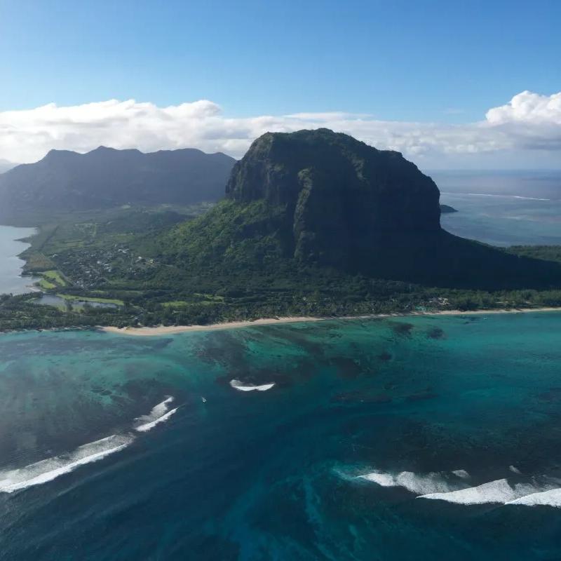 le-morne-beach-.webp
