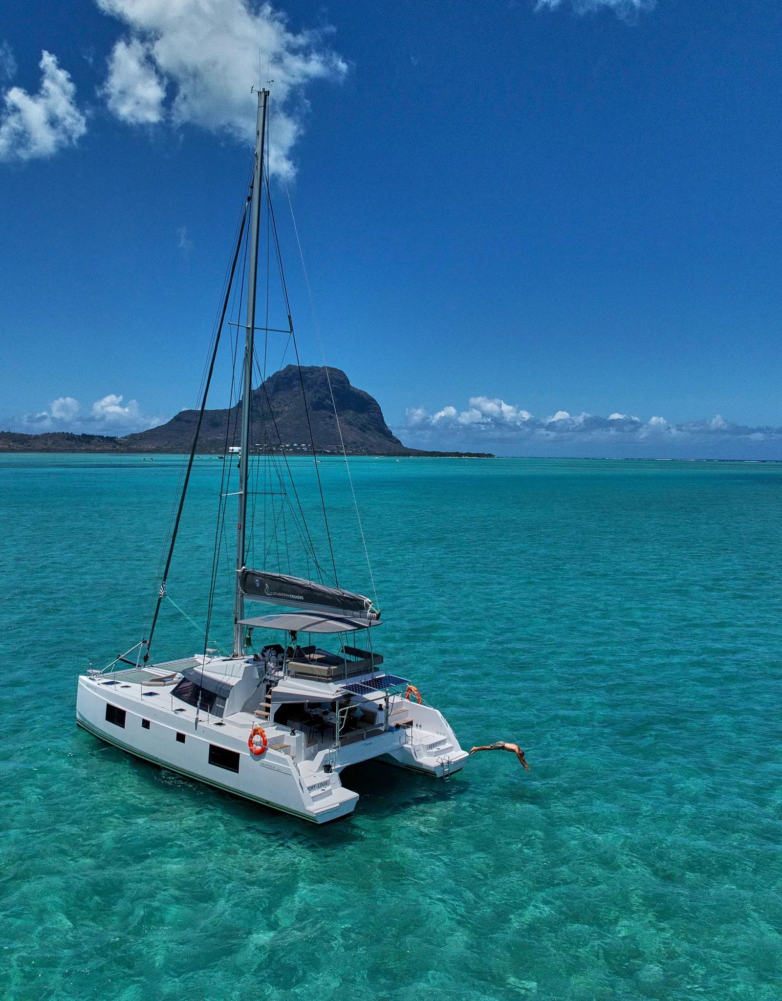 Catamarán – Île aux Bénitiers – Excursión compartida