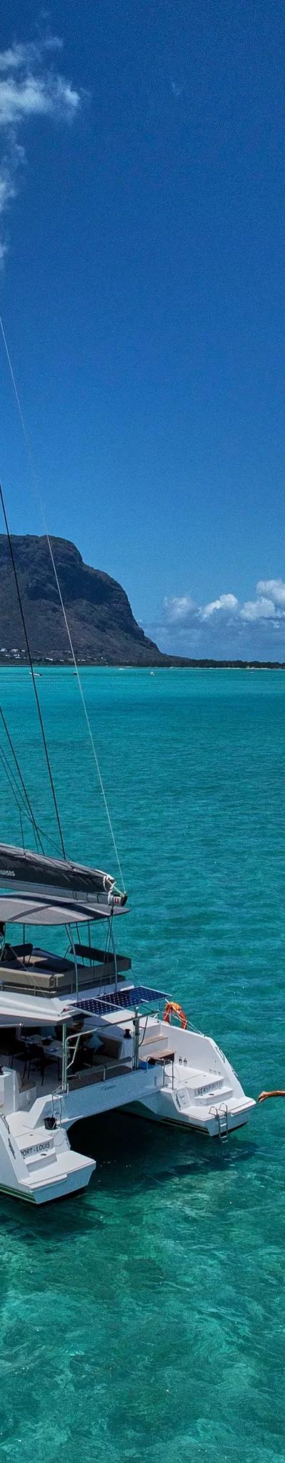 Catamaran cruise to Îlot Bénitiers - Shared Beach photo 1
