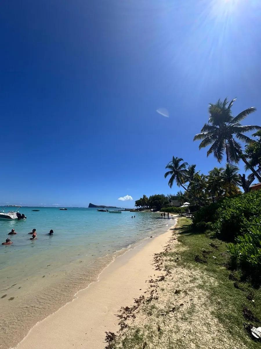 Spiaggia di pointe-d-azure-beach-in-mauritius a Mauritius