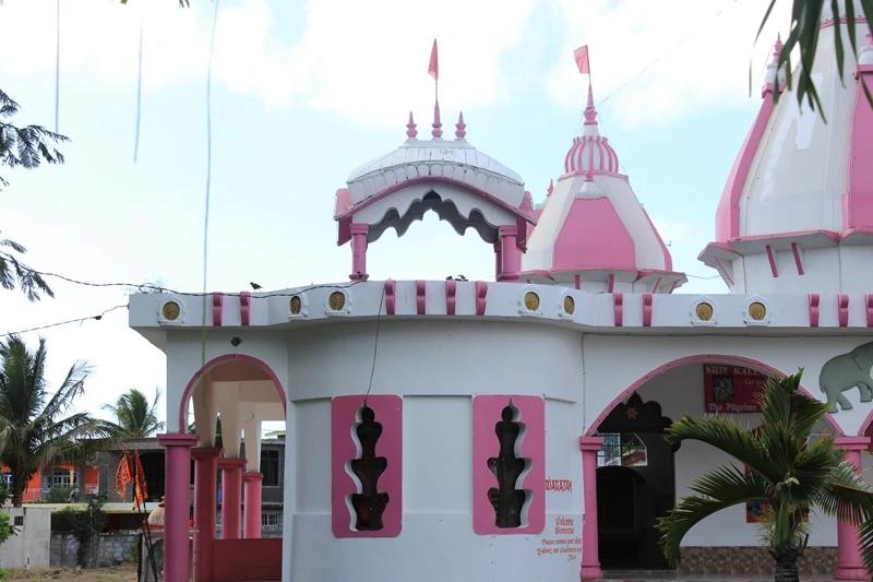 Grand Baie Mandir - Tamil Surya Oudaya Sangam Temple Beach photo 3