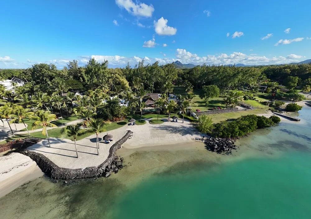 shangri-la-le-touessrok-luxury-villa-offering-exclusive-beach-access--a-coconut-garden-and-personalised-butler-service..webp