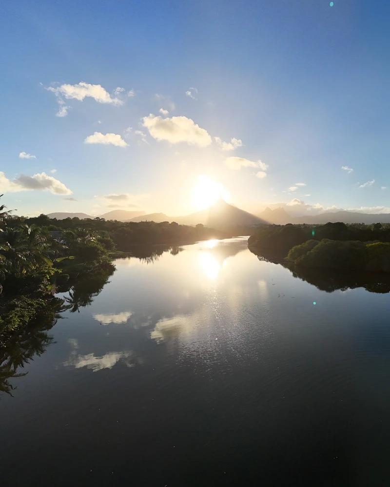 kayak-at-sunrise-on-the-tamarin-river