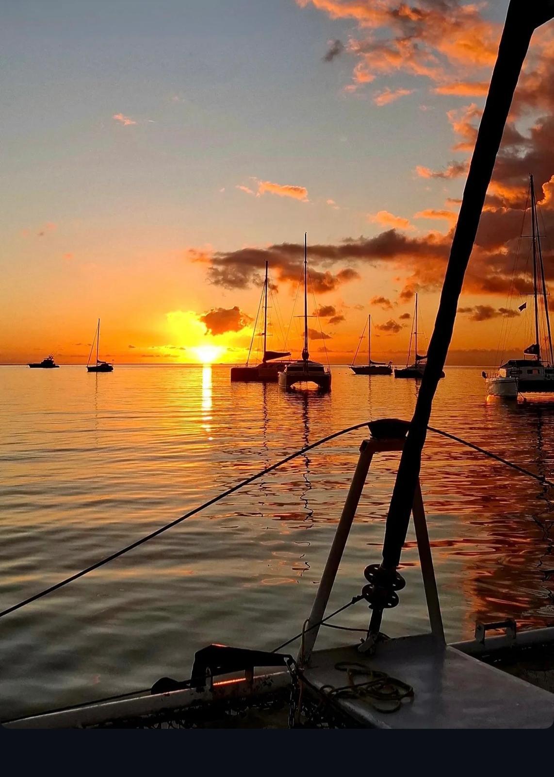 catamaran-private-sunset-dinner-cruise-from-grand-baie