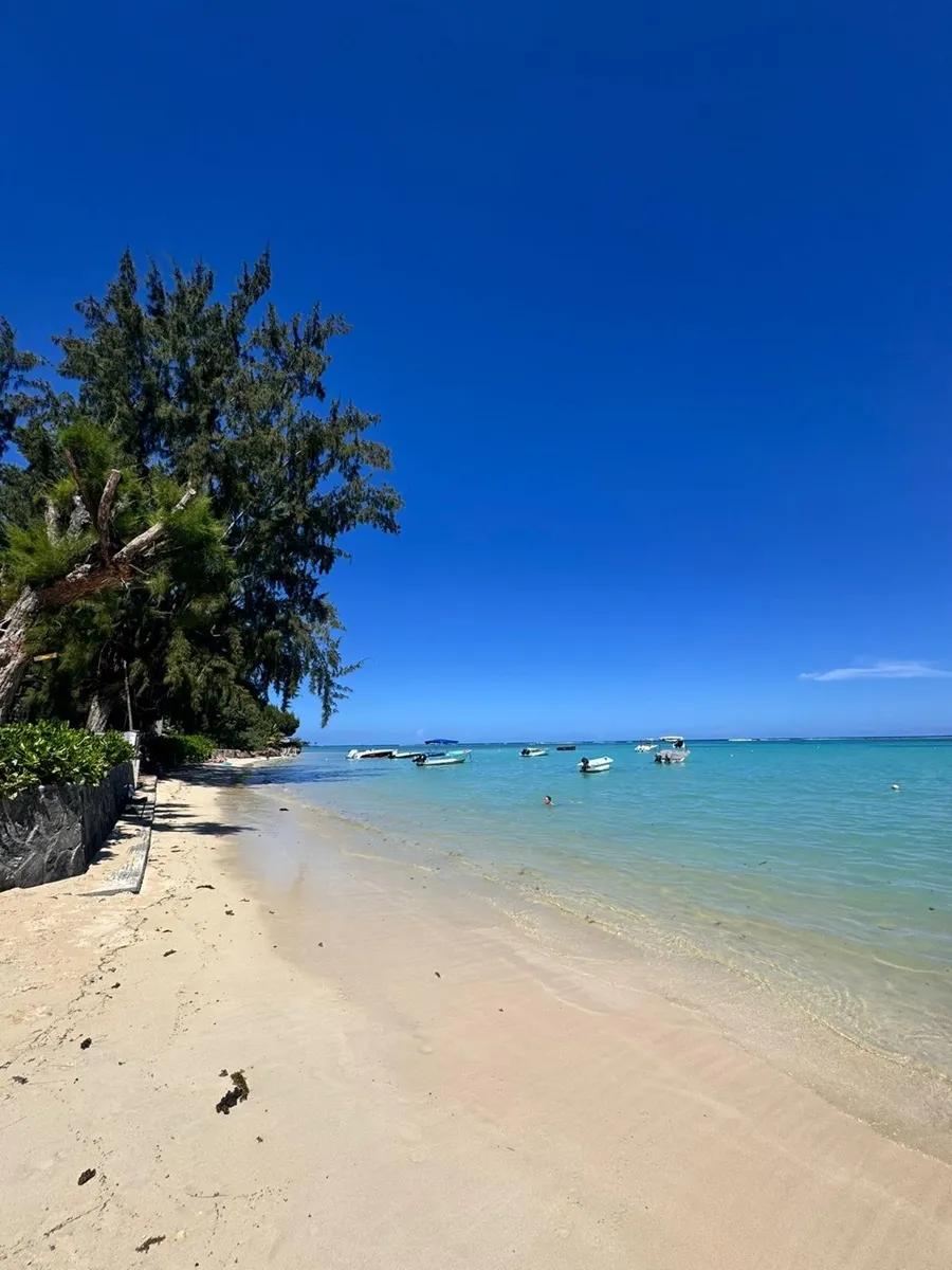 Plage de pointe-d-azure-beach-in-mauritius à Maurice