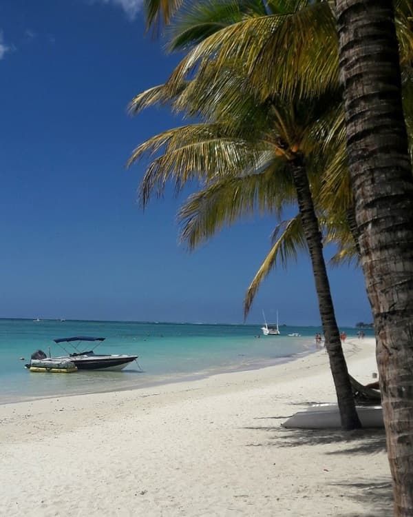 Trou aux Biches Beach in Mauritius, perfect for families, couples and snorkelling lovers looking for a peaceful lagoon escape.